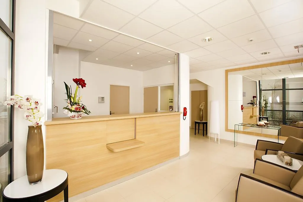 Residhome Paris Rosa Parks Aparthotel